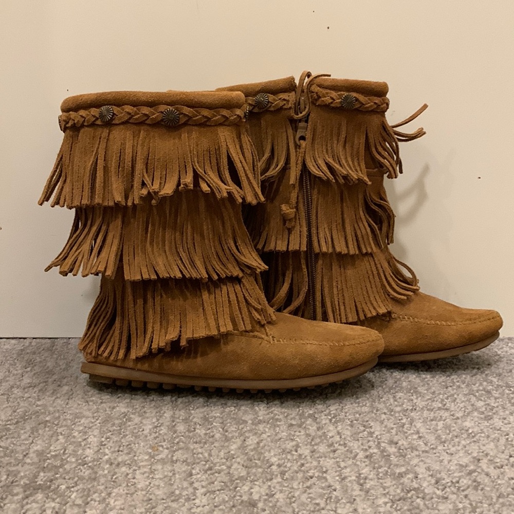 Minnetonka Moccasin 3-layer fringe boots
